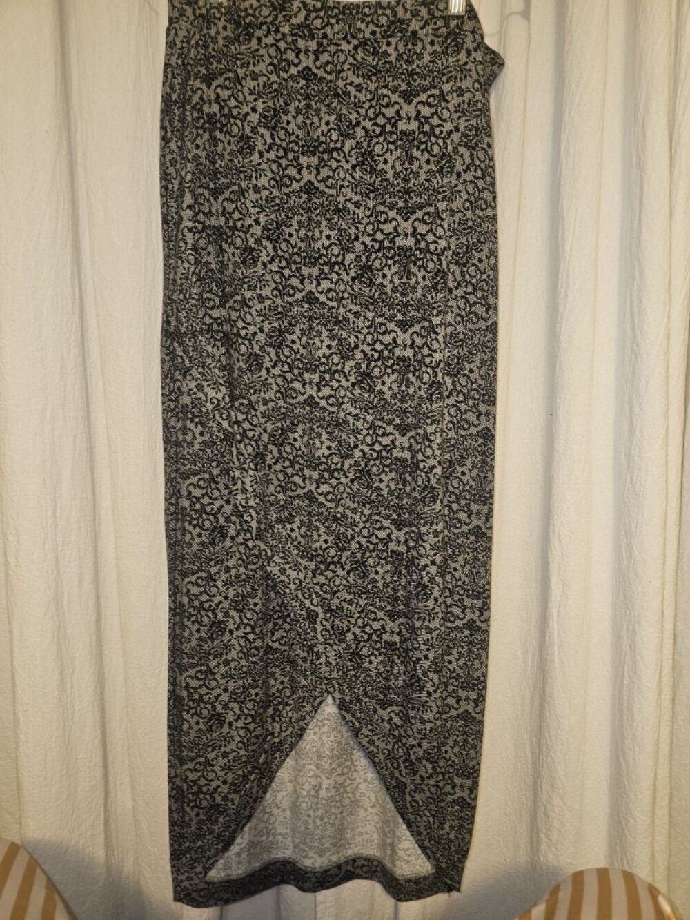 Victoria’s Secret Black Gray Print Maxi Skirt Front Slit Size S